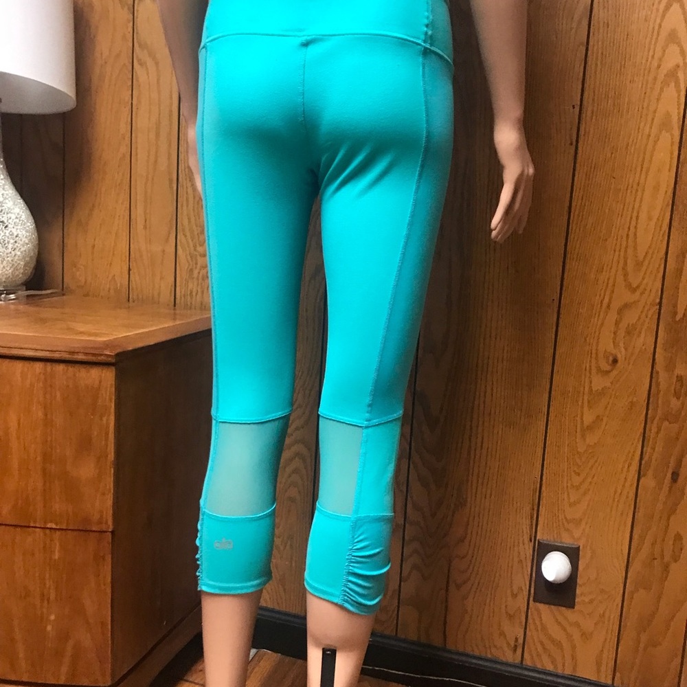 Alo yoga Cropped Workout-Leggings- Aqua Teal- Size None Good Condition - Picture 9 of 16